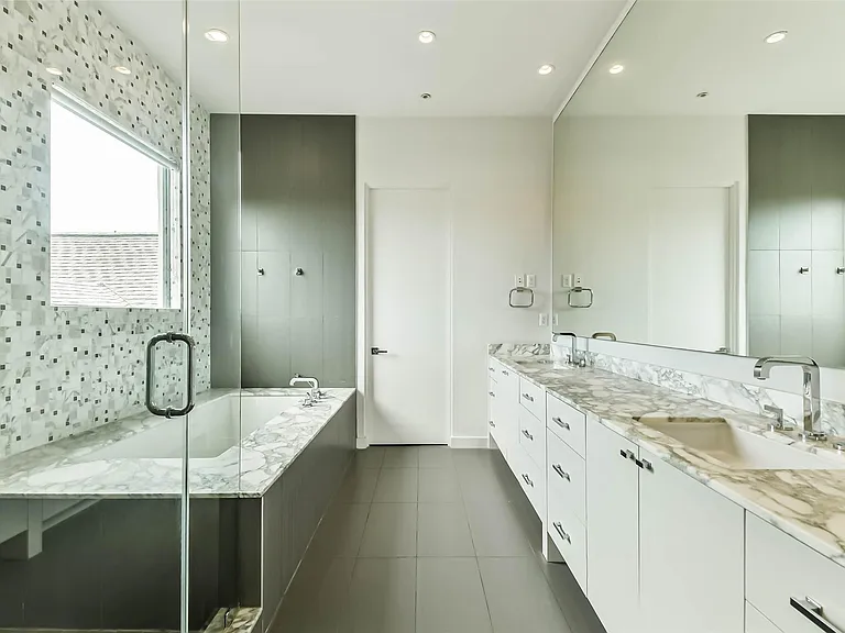 815 Alexander St — Photo 35