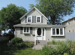 1008 Edgemere Dr, Rochester, NY 14612