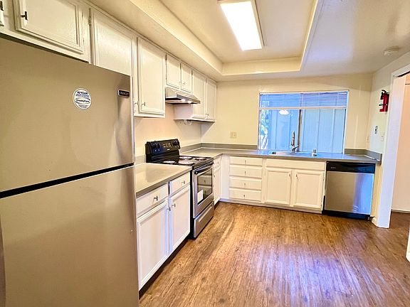 3rd image of 27 Quail Hill Ln
