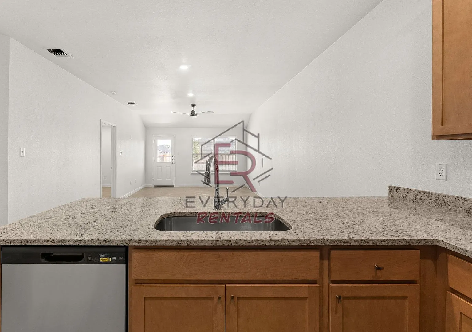 912 Cherry Laurel Ln — Photo 3