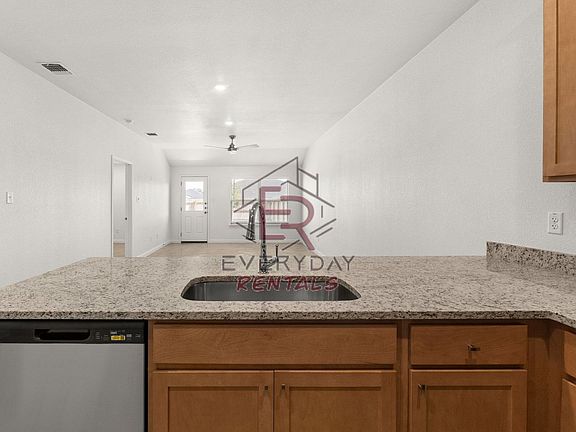 3rd image of 912 Cherry Laurel Ln