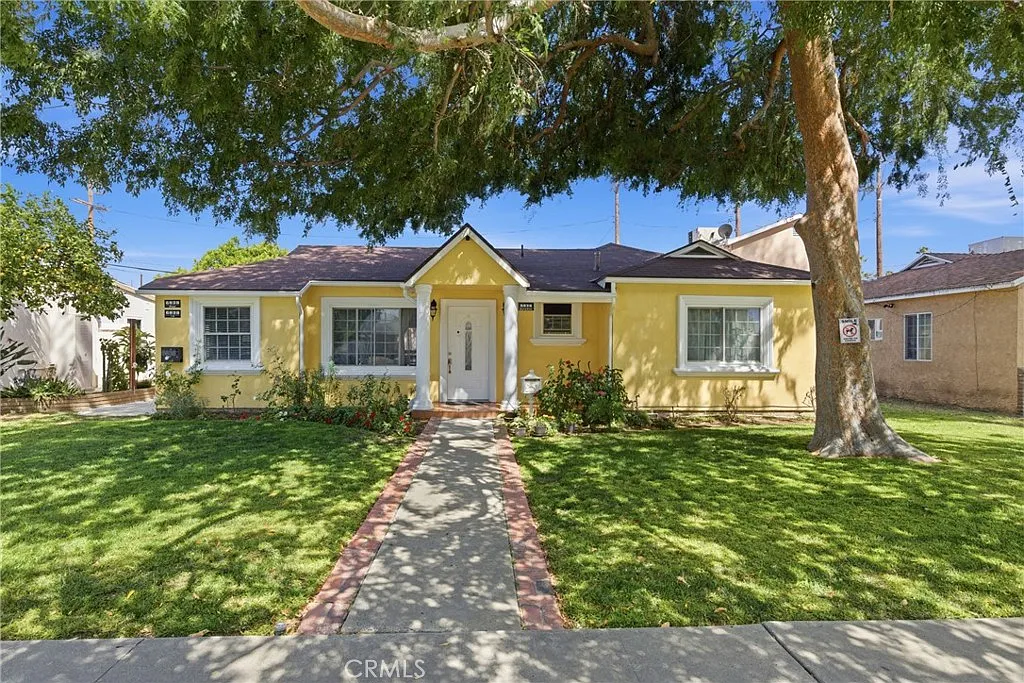 3 bed, 1376 sqft, $3,900 — Photo 1