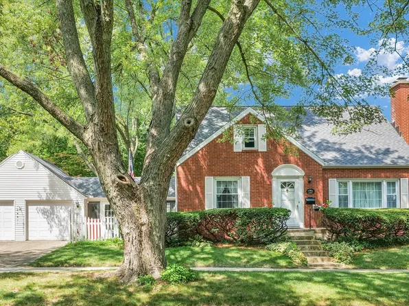 1102 W John St, Champaign, IL 61821