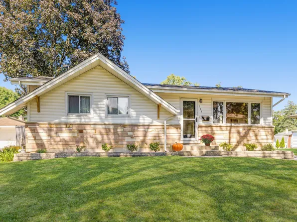 700 Elderberry Ln, Mount Prospect, IL 60056