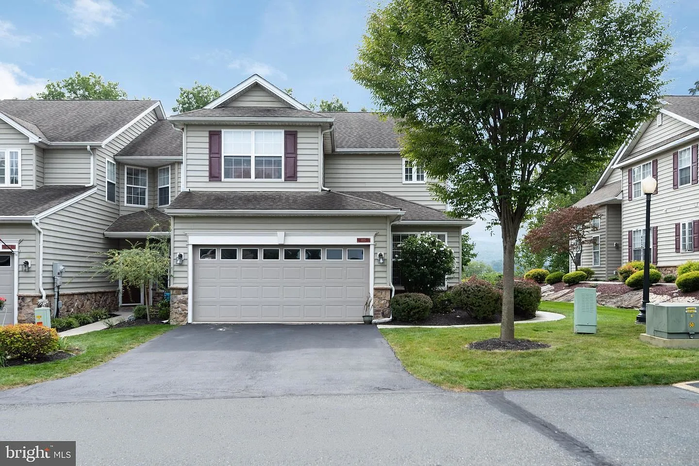 805 Ridgeview Dr photo 1