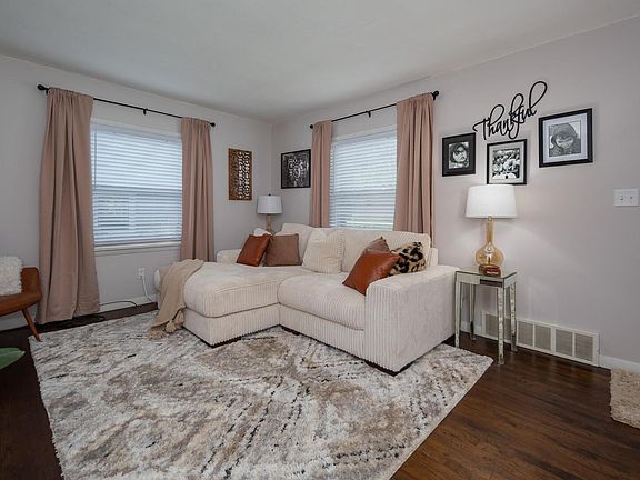 3rd image of 1620 W Central Park Ave