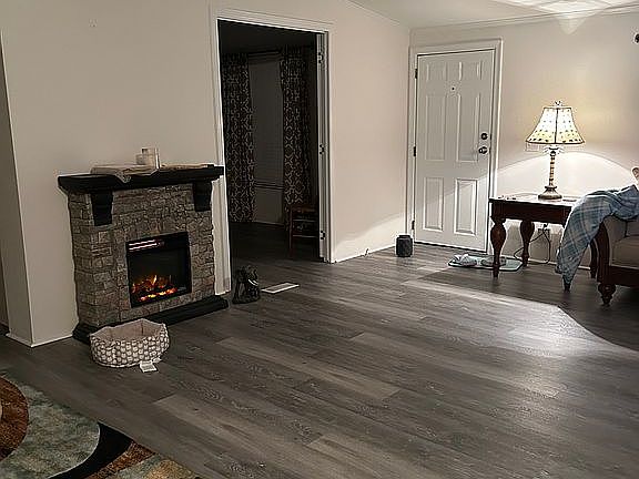 5th image of 168 White Pine Dr