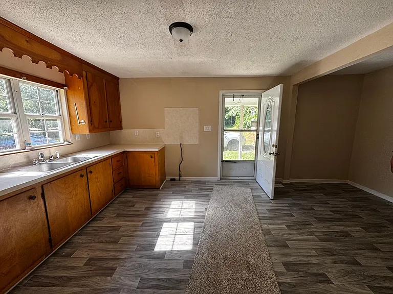 1311 Shelby Rd — Photo 12