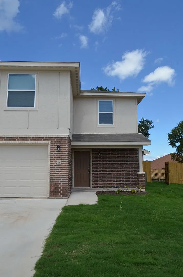 1701 Castroville — Photo 1