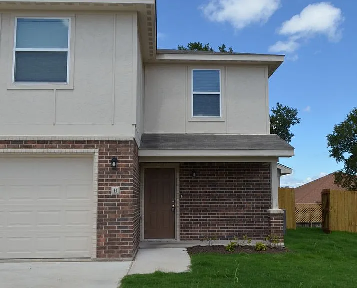 1701 Castroville — Photo 1