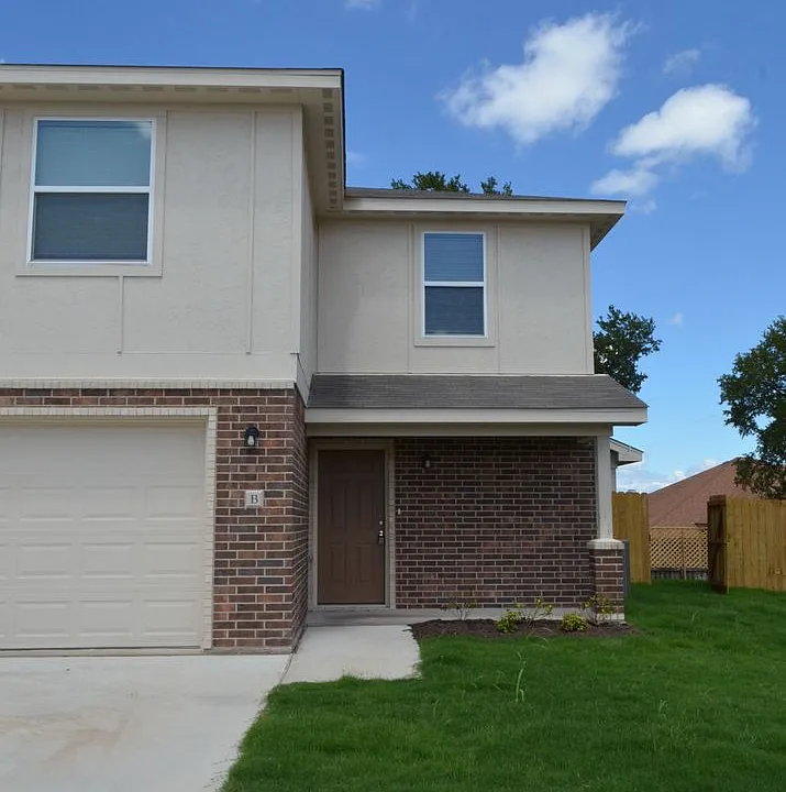 1701 Castroville