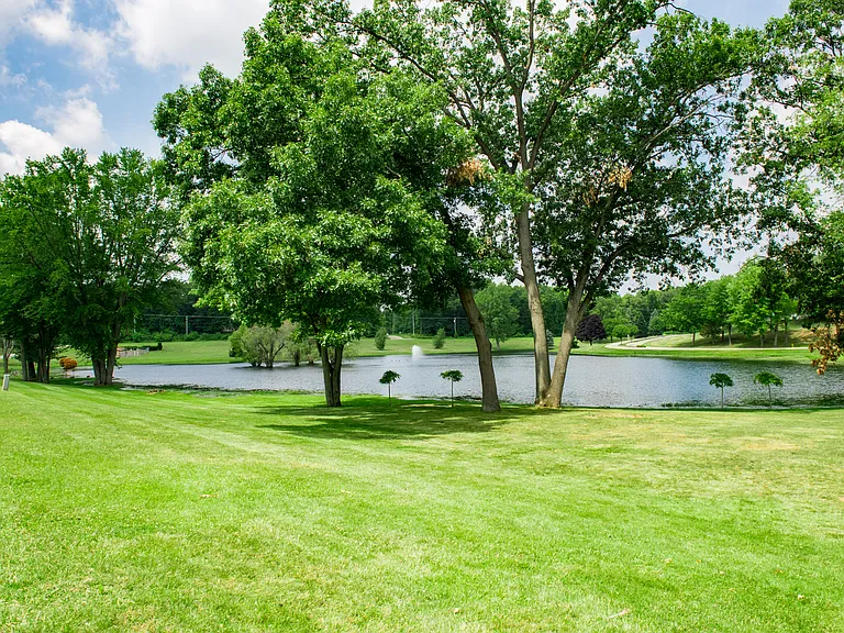 Hickory Hills Village — Photo 18