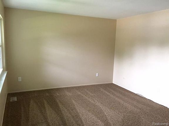 4th image of 24447 Olde Orchard St #9