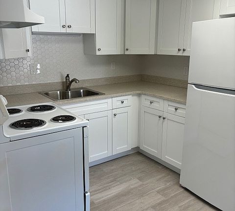 2nd image of 159 NE Monroe Cir N #15