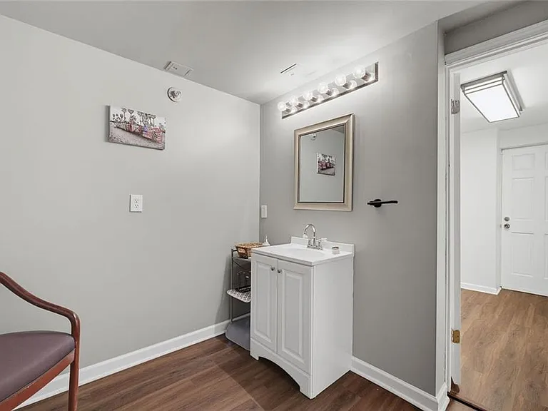4966 Cambridge Dr — Photo 21