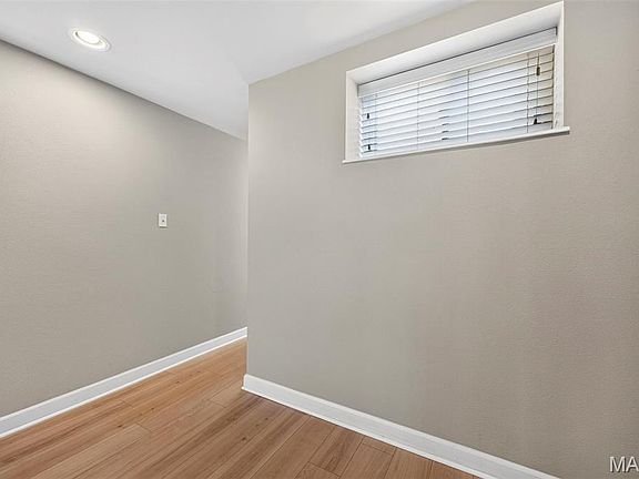 3rd image of 5631 Pershing Ave APT 31