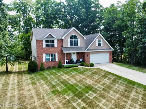 8345 Oak Ridge Dr, Goodrich, MI 48438