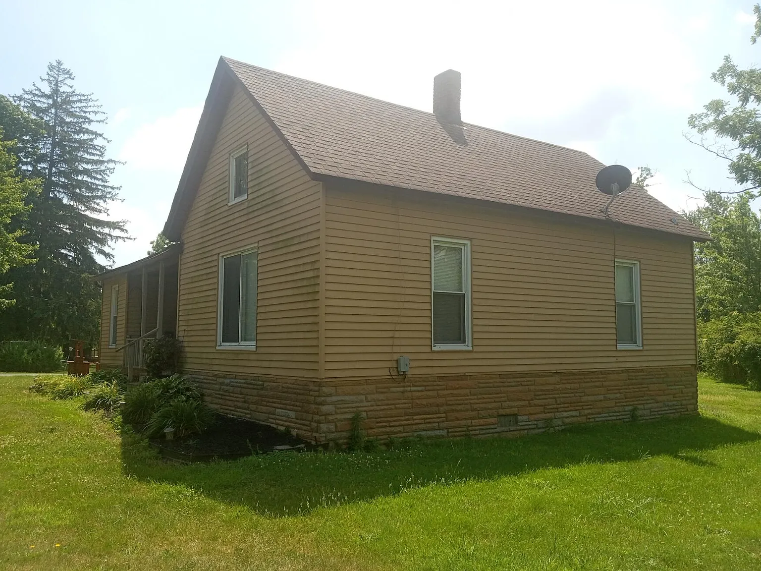 3 bed, 1.0 bath, 1709 sqft, $1,550 — Photo 4