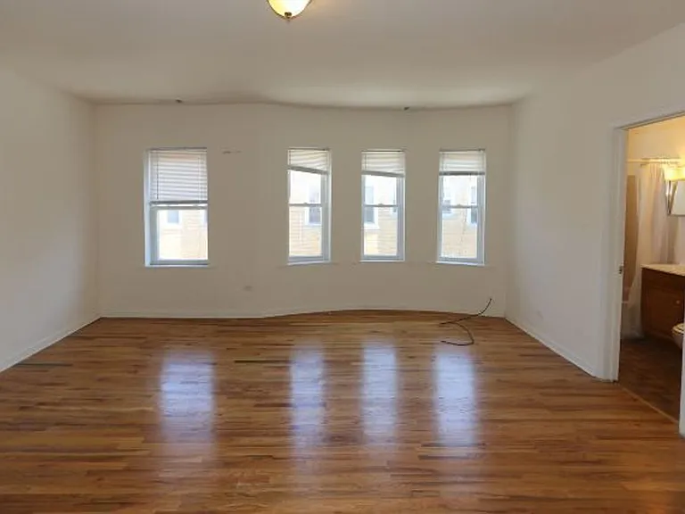 4501-4515 N Malden St — Photo 9