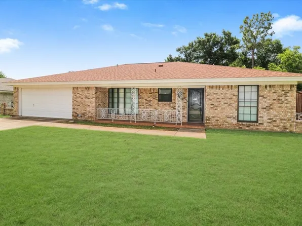 321 Cannon Dr, Hurst, TX 76054