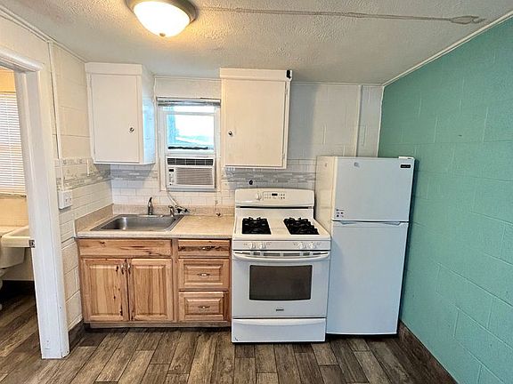3rd image of 365 E Vine St APT 1B