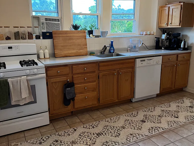 27 S Goodman St #9 — Photo 3