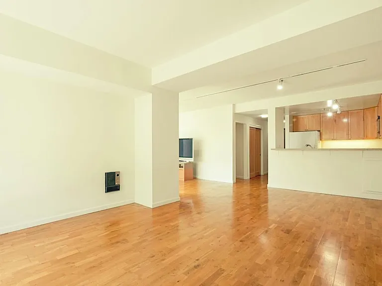 601 Van Ness Ave #151 — Photo 15