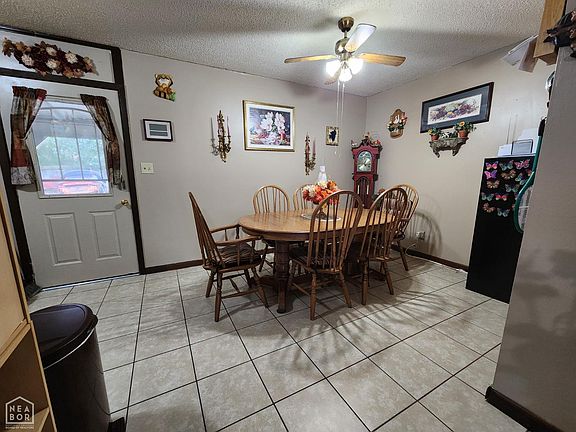 4th image of 25 White Dr