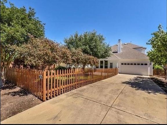 3rd image of 546 Westbury Ln