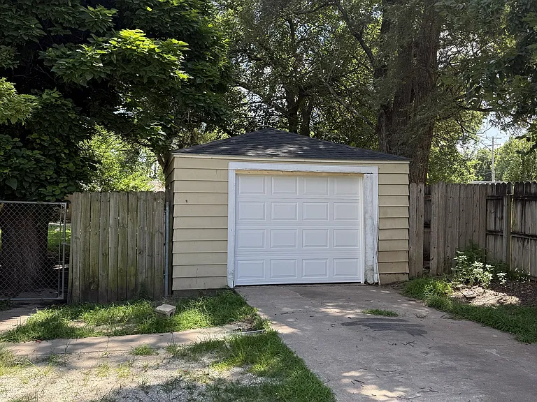 W Southerland St — Photo 3