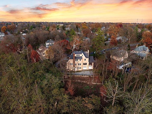 2nd image of 3619 Davenant Ave
