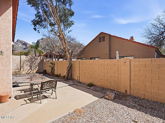 4th image of 200 E Ridgeland St