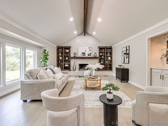 4th image of 826 Lynwood Ln