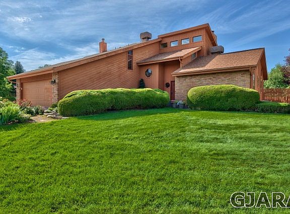 2nd image of 815 Lanai Dr