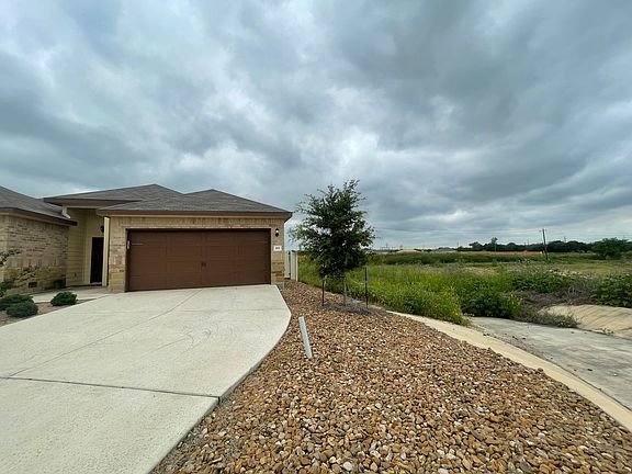 3rd image of 102-104 Stacy Ln