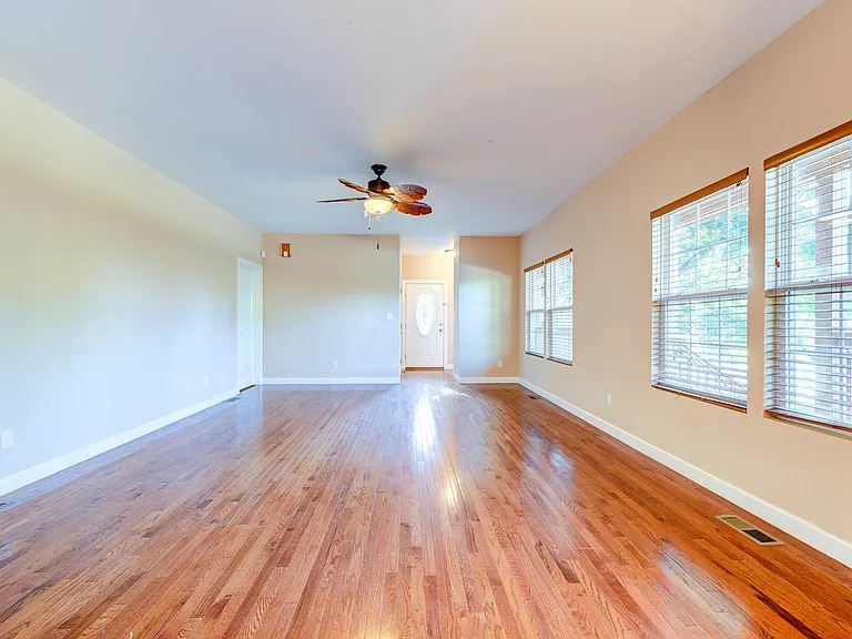 1140 Collingwood Dr — Photo 12