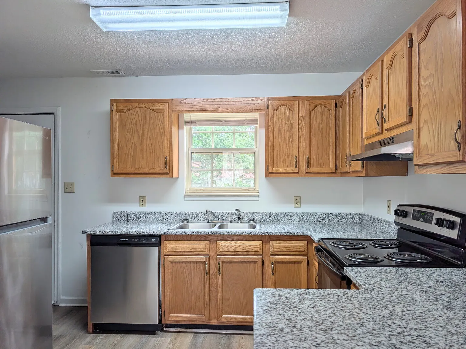 2 bed, 1.0 bath, $950 — Photo 1