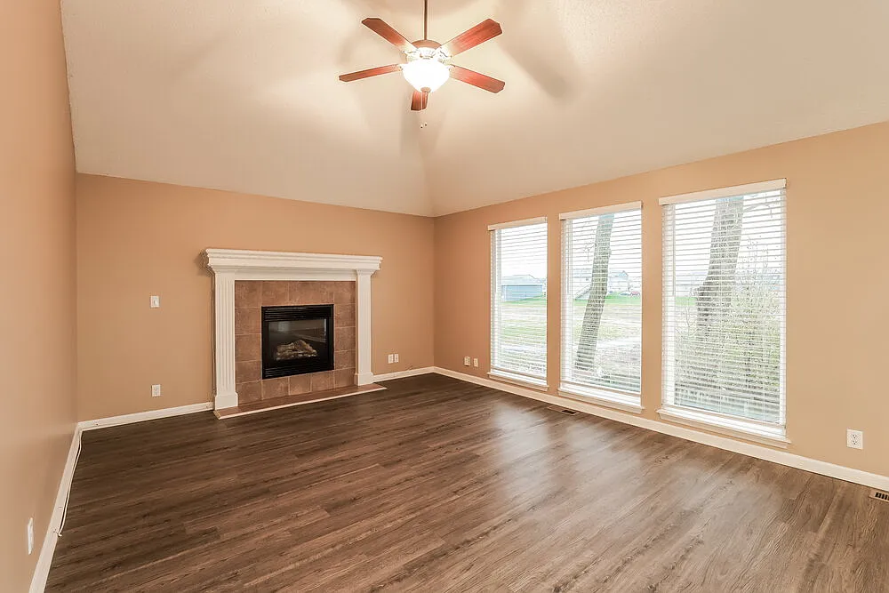 3 bed, 2.0 bath, 2225 sqft, $2,385 — Photo 4