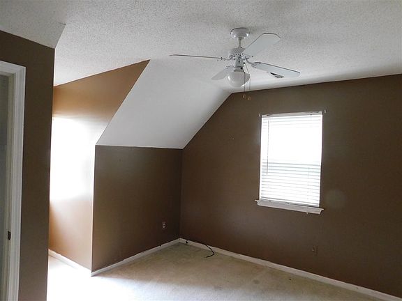 4th image of 520 Holly Run Ct