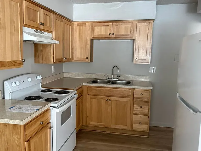 Willow Lake Apartments — Photo 16