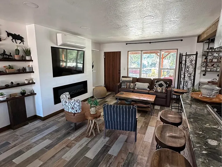 Hollyberry Dr — Photo 3