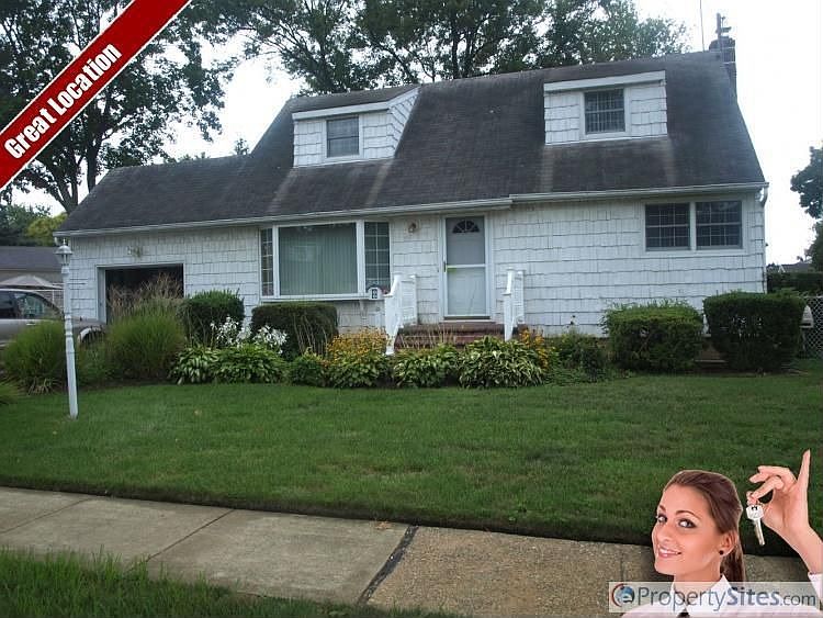 1st image of 10 Maple Ln