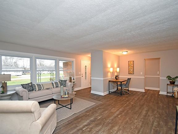 5th image of 376 Blackburn Ave