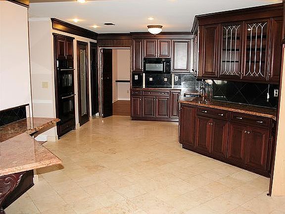 4th image of 1603 Dumbarton Ln