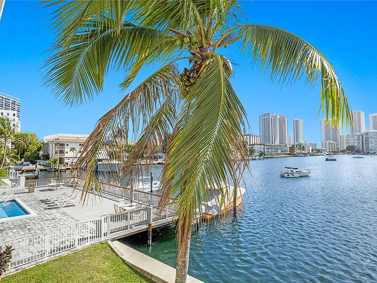 462 Golden Isles Dr #210 — Photo 23