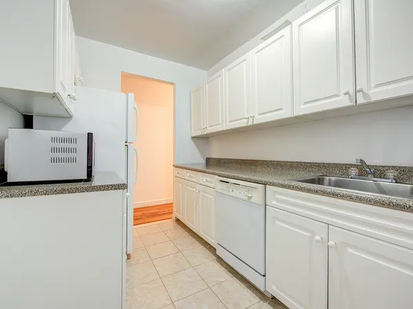 67-12 Yellowstone Boulevard image 15 of 31