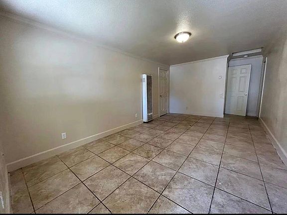 4th image of 640 Maple St