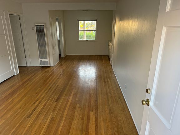 5th image of 2403 De La Vina St #4