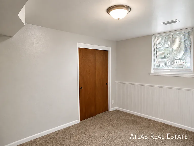 1833 N Hooker St — Photo 15