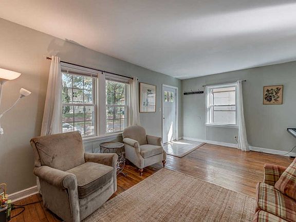 5th image of 1914 Hyacinth Ave E